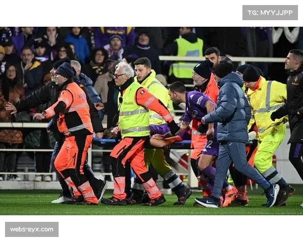 快讯：比赛因球员严重受伤，医疗团队进场救治，中断20分钟